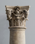 Colonna con teste di ariete e perle 2
