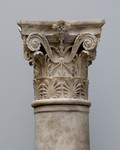Colonna con volute e foglie con bacche 2