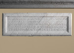 Lapide con iscrizione