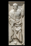 Figura maschile dal recinto del coro della Cattedrale (di fronte, con libro chiuso e indice alzato)