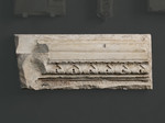 Frammento cornice architettonica dalla facciata arnolfiana del duomo con modanature e foglie d'acanto