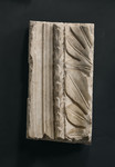 Frammento cornice architettonica dalla facciata arnolfiana del duomo con fogliette