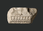 Frammento cornice architettonica dalla facciata arnolfiana con fogliette lanceolate e dentelli