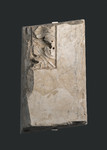 Frammento cornice architettonica dalla facciata arnolfiana del duomo con sagomatura angolare e foglia d'acanto