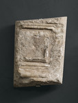 Frammento cornice architettonica dalla facciata arnolfiana del duomo con modanatura quadrangolare