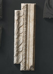 Frammento cornice architettonica dalla facciata arnolfiana del duomo con modanature e fogliette