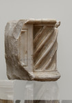Frammento di colonna tortile con specchiatura laterale dalla Porta dei Canonici