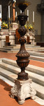 Candelabro ligneo a piede circolare con baccellature