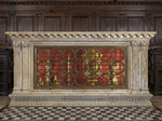 Altare marmoreo con grata in bronzo di Buggiano e Michelozzo