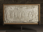 Frammento di arredo liturgico tardo antico con archi intrecciati