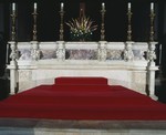Mostra d'altare maggiore con mensole a vaso con Cherubini arpie e festoncini