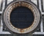 Oculo primo da destra del fianco settentrionale della Cattedrale
