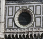 Oculo primo da sinistra del fianco meridionale della Cattedrale