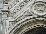 Rilievo Angelo reggimedaglione sinistro della Porta dei Canonici