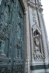 San Zanobi sguancio a destra del portale maggiore