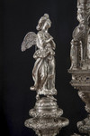 Statuetta raffigurante Angelo adorante sinistro rivolto a destra