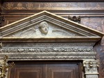Mostra di armadio marmoreo con angelo di Mino da Fiesole già lavabo da sagrestia