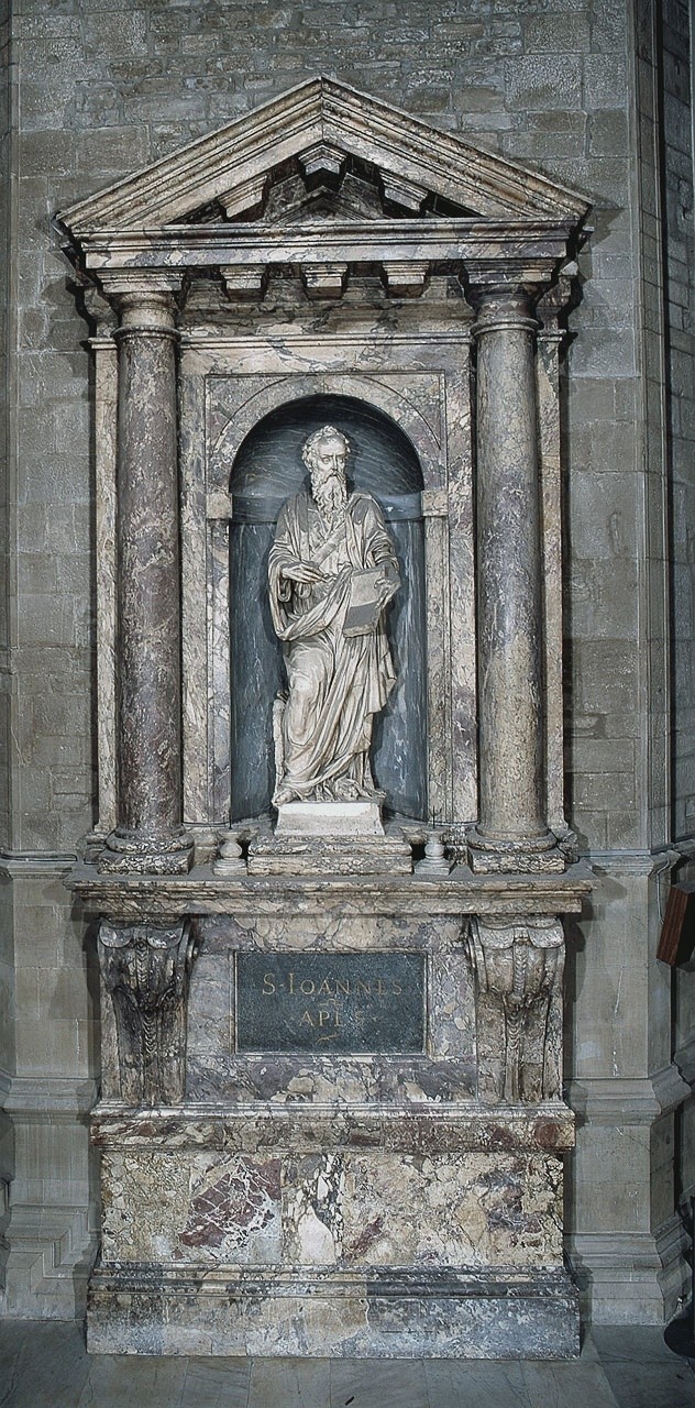 Edicola marmorea dell'Ammannati per il San Giovanni evangelista