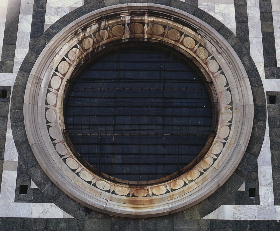 Oculo primo da destra del fianco settentrionale della Cattedrale