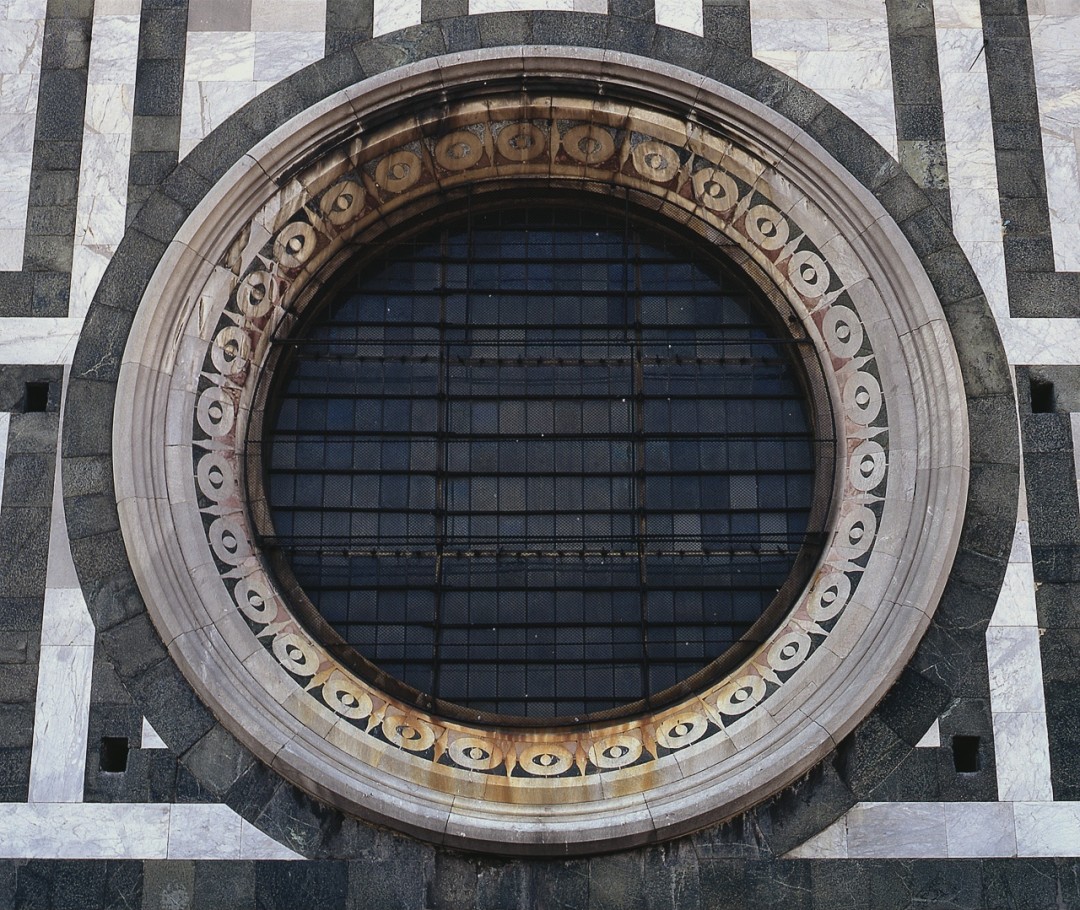 Oculo secondo da destra del fianco settentrionale della Cattedrale