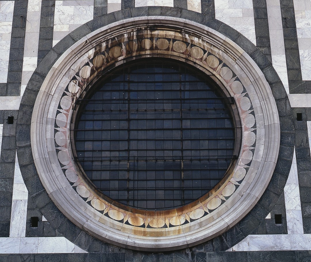 Oculo terzo da destra del fianco settentrionale della Cattedrale