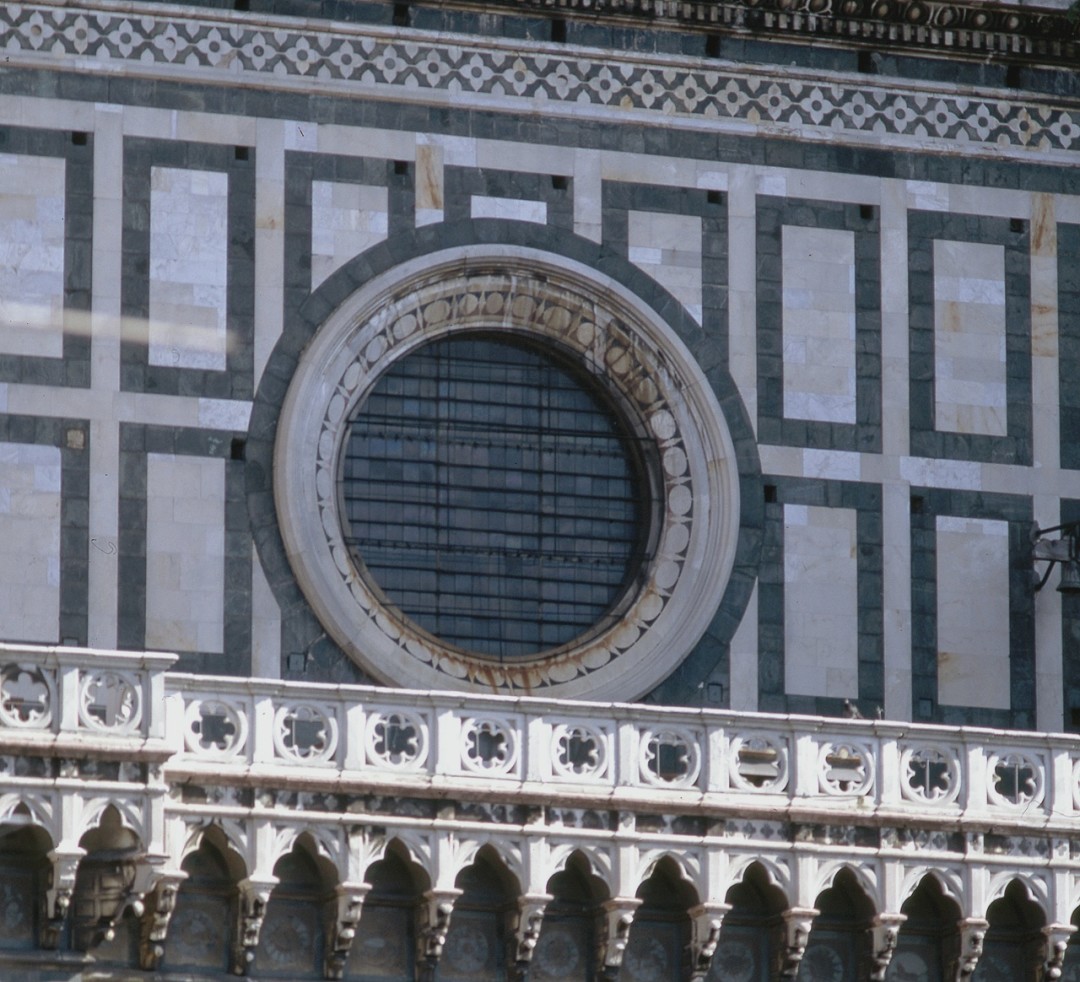Oculo terzo da sinistra del fianco meridionale della Cattedrale
