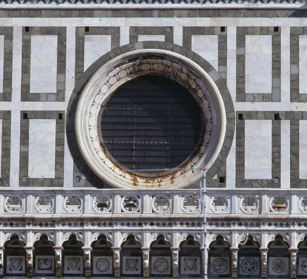 Oculo secondo da sinistra del fianco meridionale della Cattedrale
