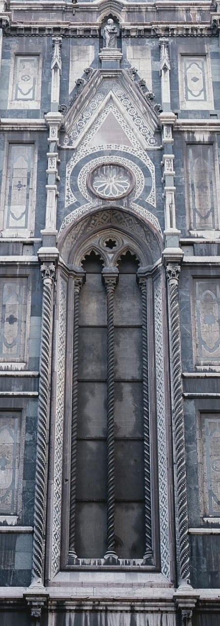 Finestra terza da destra del fianco settentrionale della Cattedrale