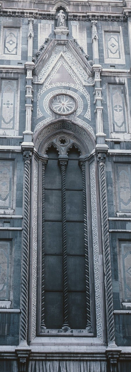 Finestra quarta da destra del fianco settentrionale della Cattedrale