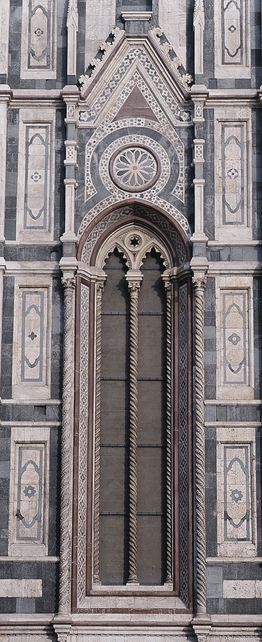 Finestra quarta da sinistra del fianco meridionale della Cattedrale