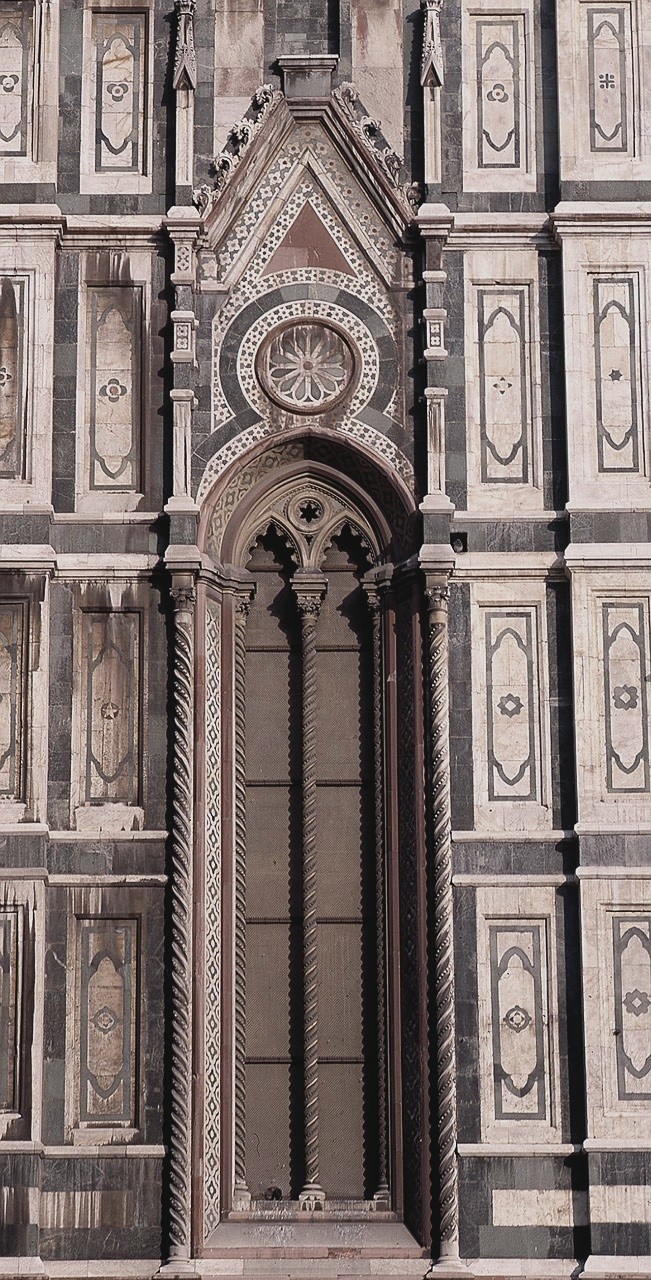 Finestra terza da sinistra del fianco meridionale della Cattedrale