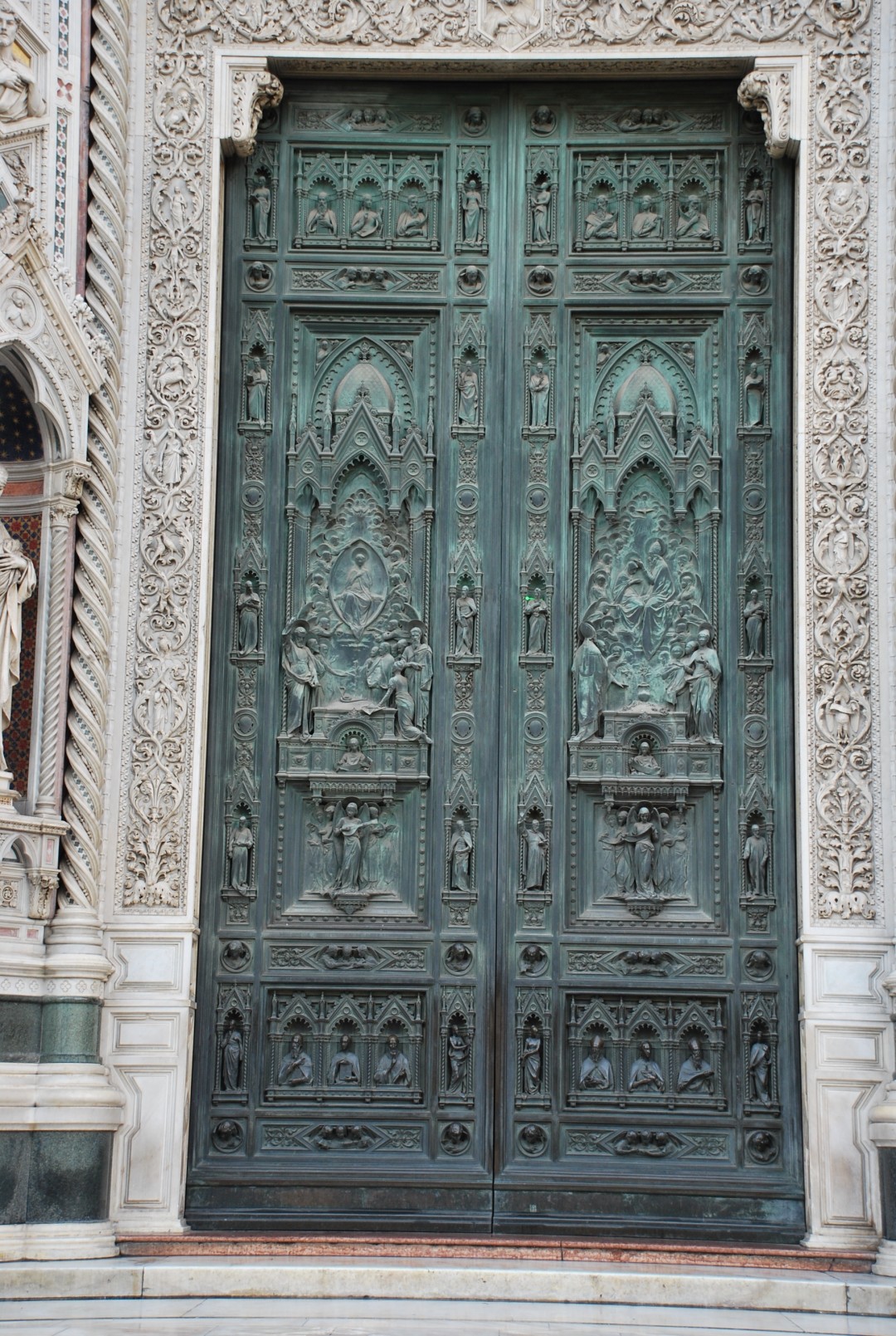 Porta bronzea centrale della Cattedrale