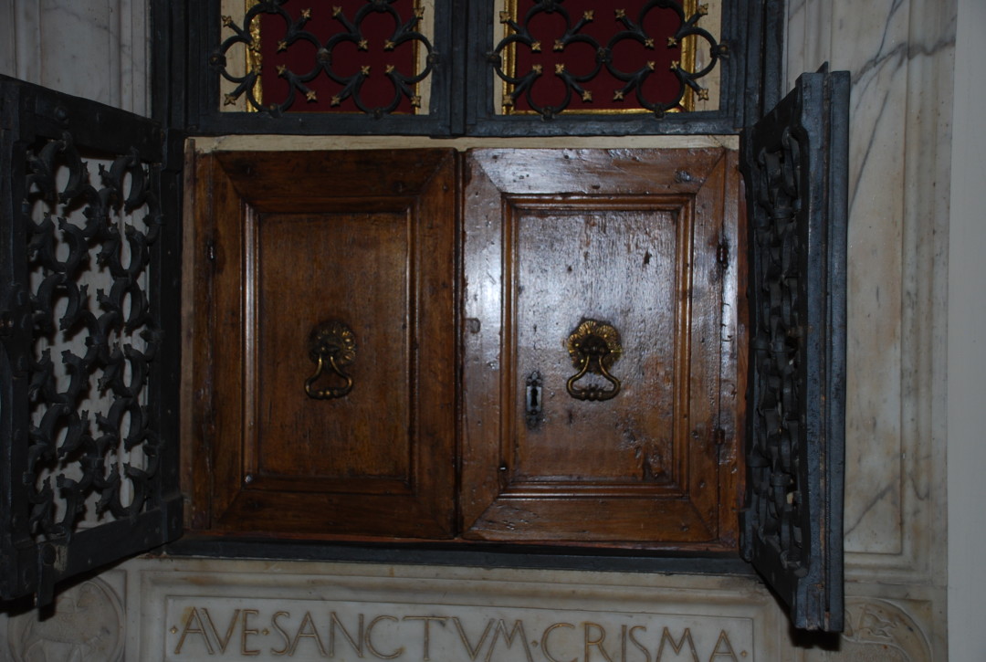 Sportelli in legno del tabernacolo della Cripta di S. Zanobi