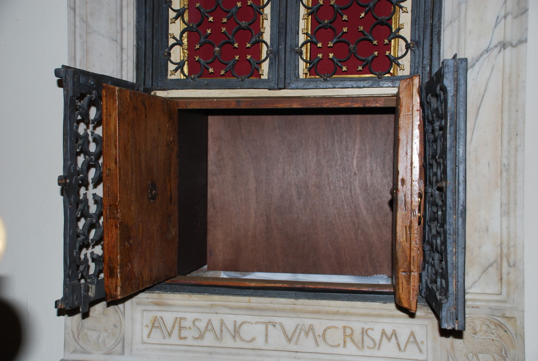 Sportelli in legno del tabernacolo della Cripta di S. Zanobi