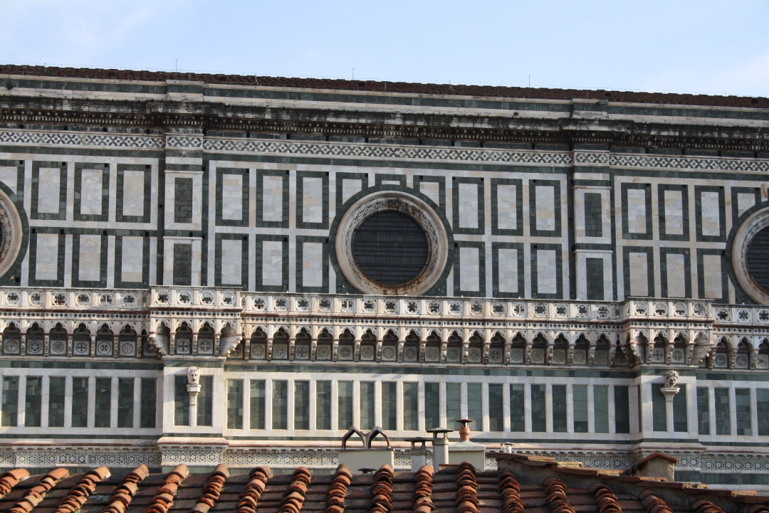 Oculo terzo da sinistra del fianco meridionale della Cattedrale